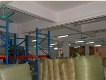 廣州品牌商務襯衫尾貨批發 如何在鞋帽箱包市場的競爭中找到商機？
